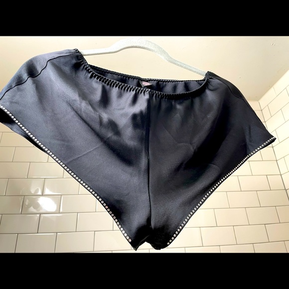*NWOT* Victoria’s Secret SET! Embellished Cami w/ draped back & shorts. ⚫️ XS/S - Picture 4 of 9